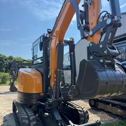 GHM Z70 14330 lb AC Cab Excavator Kubota V2607 Diesel
