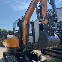 GHM Z70 14330 lb AC Cab Excavator Kubota V2607 Diesel