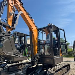 GHM Z70 14330 lb AC Cab Excavator Kubota V2607 Diesel