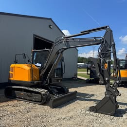 GHM Z70 14330 lb AC Cab Excavator Kubota V2607 Diesel